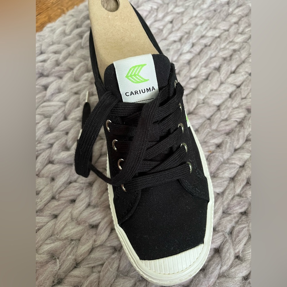 Black Cariuma Sneaker size 8 (worn once)